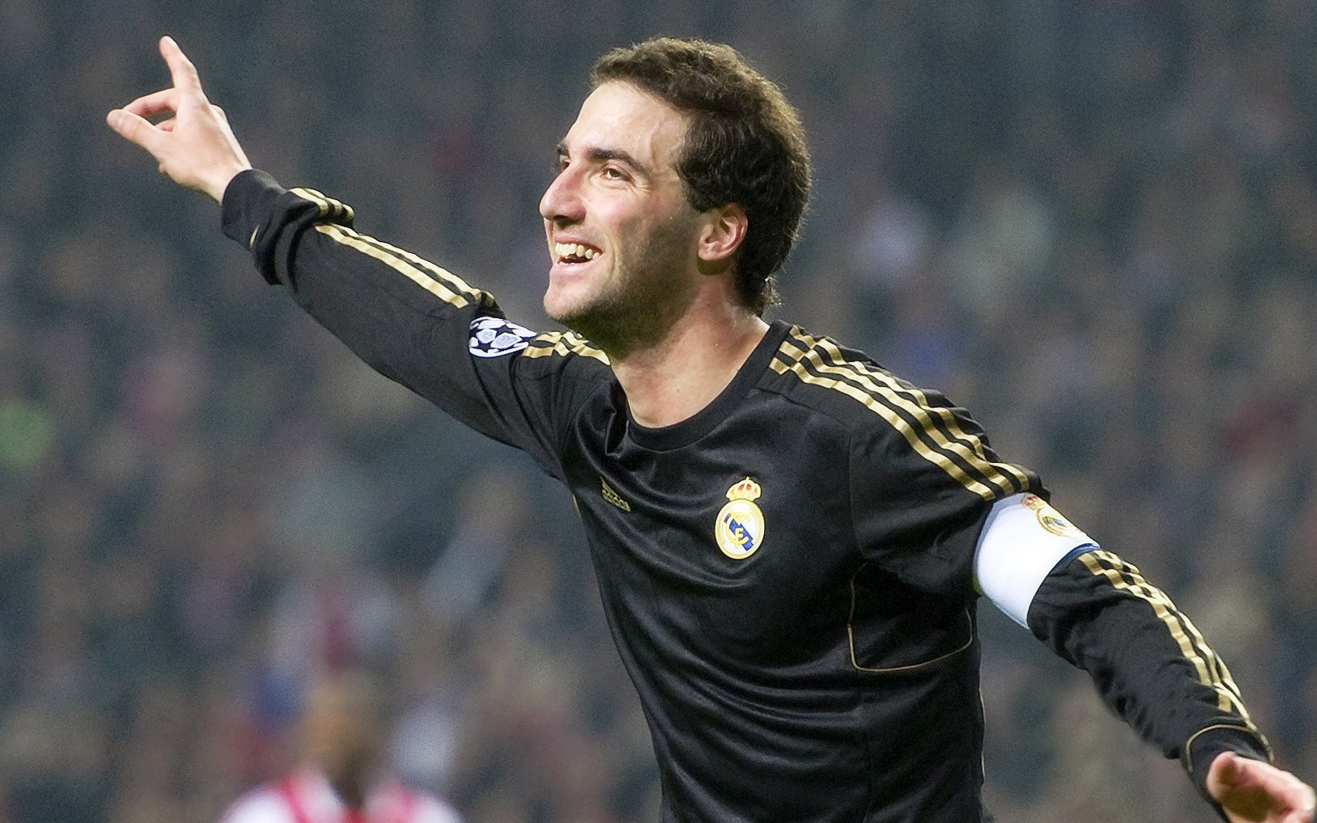 “武汉马拉松:赛场上,速度与毅力的较量”